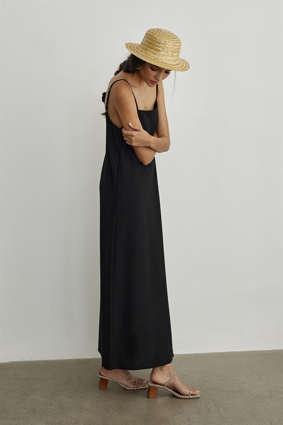 Stockholm Leinenkleid in schwarz - Matterhorn Studio